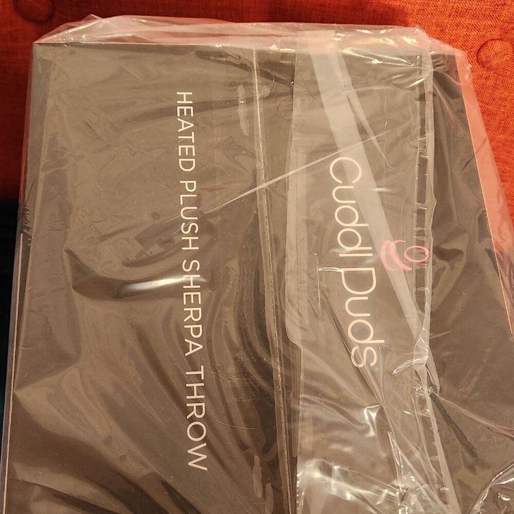 Cuddl Duds Heated Plush to Sherpa Throw Blanket – Tan | NWT in Box - Picture 6 of 9